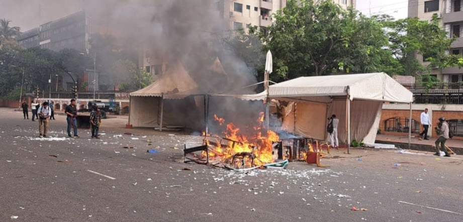 জুলাই সনদ স্বাক্ষরের আগে সং ঘ র্ষ: ৯০০ জনের বিরুদ্ধে মা ম লা