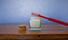 ঘরেই তৈরি করুন টুথপেস্ট!