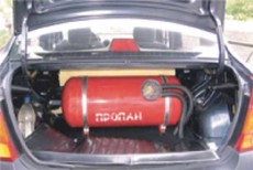 পুলিশবাহী মাইক্রো বাসের গ্যাস সিলিন্ডার বিস্ফোরণে নিহত ৩