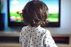 শিশুদের কার্টুনের আসক্তি দূর করতে যা করবেন