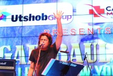 একক সঙ্গীত সন্ধ্যায় শীতের নিউইয়র্ক গরম করলেন নগর বাউল জেমস