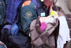 রাশিয়ায় বিধ্বস্ত ভবনের ভেতর থেকে ১১ মাসের শিশুকে জীবিত উদ্ধার