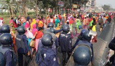 সাভারে শ্রমিক-পুলিশ সংঘর্ষে আহত অর্ধশত, ১৫ কারখানায় ছুটি