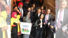 নিউইয়র্ক স্টেট সিনেটে ধমীয় পোশাক ব্যবহারের বিল পাশ