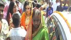 কনেযাত্রী নিয়ে বরের বাড়ি গিয়ে বিয়ে করল পাত্রী