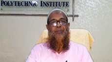 অধ্যক্ষকে রাস্তা থেকে তুলে পুকুরে ফেলে দিলেন ছাত্রলীগ নেতাকর্মীরা!