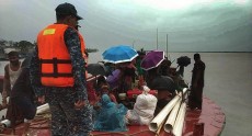 উপকূলে ঝড়ো হাওয়া