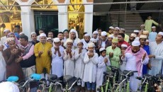 টানা ৪০ দিন জামাতে নামাজ পড়ে সাইকেল পেল নরসিংদীর ২৭ কিশোর