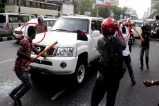 যেভাবে হামলা হলো খালেদার গাড়িবহরে -  ছাত্রলীগের সন্ত্রাসী কাজে সরকারের সমর্থন!