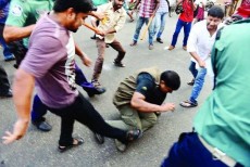 সাবেক সেনাবাহিনীর কর্মকর্তাকে পিটিয়ে ভর্তা করলো ছাত্রলীগ