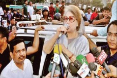 ক্যান্টনমেন্টে বসে ভোটকেন্দ্রের নিরাপত্তা দেয়া যায় না -খালেদা জিয়া