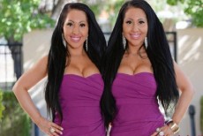 যমজ দুই বোনের সবকিছুই এক, এমনকি প্রেমিকও!