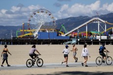 লকডাউনের মাঝেই যেসব কর্মকাণ্ডের অনুমতি রয়েছে ক্যালিফোর্নিয়ায়