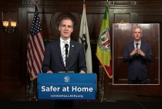 লস এঞ্জেলেসে বিনামূল্যে আইনি সহায়তার ঘোষণা মেয়র গ্যারসেটির