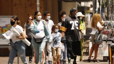 লস এঞ্জেলেস কাউন্টিতে কিছু খুচরা ব্যবসা চালু শুক্রবারেই