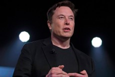 ক্যালিফোর্নিয়া থেকে টেসলার হেডকোয়ার্টার সরিয়ে নেওয়ার হুমকি ইলন মাস্কের