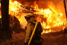 ক্যালিফোর্নিয়ায় এগিয়ে আসছে দাবানল মৌসুম, আরও ভয় করোনায়