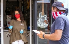 বড় পরিসরে সচল হচ্ছে ক্যালিফোর্নিয়া, ক্রেতাদের আস্থা ফিরবে কী?