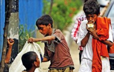 জুতা সেন্ডেলের আঠার নেশায় বুঁদ কিশোররা