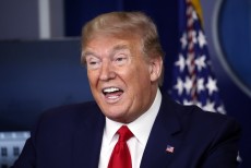 অপরাধীকে বাঁচাতে ক্ষমতার অপব্যবহার করলেন ট্রাম্প