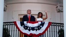 ট্রাম্পকে হোয়াইট হাউস থেকে তাড়ানোর আলোচনা