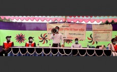 বিরামপুরে ওয়ার্ল্ড ভিশনের উদ‍্যোগে হতদরিদ্র পরিবারে সুরক্ষা সামগ্রী বিতরণ