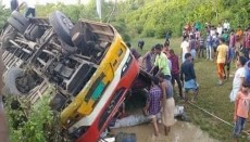 দেশে একদিনে সড়কে ঝরল ১১ প্রাণ