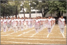হায় আল্লাহ! হলিক্রস ‘এরাই আমাদের শিক্ষা দেন’