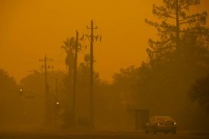 দাবানলে বিষাক্ত ক্যালিফোর্নিয়াসহ পশ্চিমাঞ্চলের বাতাস