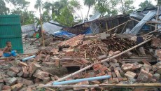 নওগাঁয় কয়েক মিনিটের ঘূর্ণিঝড়ে শতাধিক ঘরবাড়ি বিধ্বস্ত