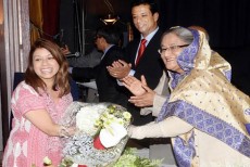 কল্পনাও করিনি খালার কাছ থেকে ফুলের তোড়া নেবো: টিউলিপ