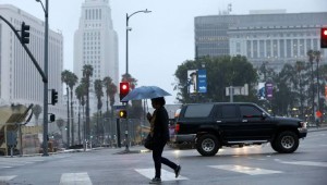 লস এঞ্জেলেসে বৃষ্টি ও তুষারপাত, বাড়বে শীত