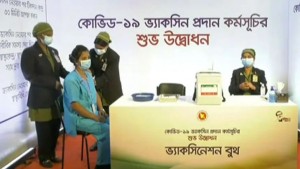 ‘জয় বাংলা’ স্লোগানে বাংলাদেশে করোনার টিকা দেওয়া শুরু