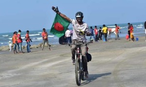 সাইকেলে দেশের ৬৪ জেলা ভ্রমণ করলেন তরুণ চিকিৎসক