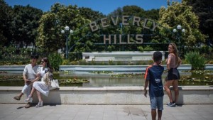 ধনীরা ছাড়ছেন লস এঞ্জেলেস: কিন্তু কেনো?