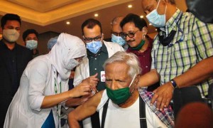 অক্সফোর্ডের টিকাতেই ভরসা রাখলেন ডা. জাফরুল্লাহ চৌধুরী