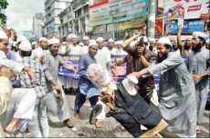 বিক্ষুব্ধ ইসলামী জনতা : সভা সমাবেশ মিছিল অবিলম্বে গ্রেফতার ও কঠিন শাস্তি দাবি