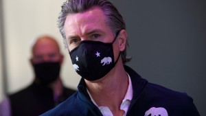 স্টিমুলাস প্যাকেজের বিলে সই করলেন নিউসাম