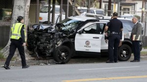 গাড়ি দুর্ঘটনায় আহত লস এঞ্জেলেস পুলিশের দুই সদস্য