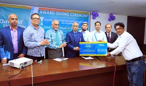 ড্যাফোডিল বিশ্ববিদ্যালয়ের ‘খন্দকার আবু তালহা স্মৃতি সাহসীকতা পুরস্কার’ প্রদান