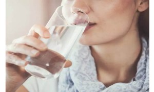 তীব্র গরমে অতিরিক্ত ঠান্ডা পানি কেনো এড়িয়ে চলবেন!