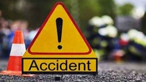 সড়কে লাশ হলেন যুক্তরাজ্য প্রবাসী, হাসপাতালে স্ত্রী