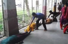 বাংলাদেশে জাকাতের কাপড় নিতে গিয়ে পদদলিত হয়ে ২৩ জনের মৃত্যু