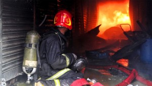 পুরান ঢাকায় ভবনে আগুন, ৪ নিহত