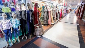 বাংলাদেশে রবিবার থেকে দোকানপাট ও শপিংমল খোলা