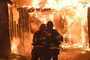 ক্যালিফোর্নিয়ায় ভয়াবহ অগ্নিকাণ্ড, ৪ শিশুসহ আহত ৬