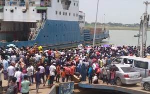 ঘরমুখো মানুষের ঢল ঠেকাতে ফেরিঘাটে বিজিবি মোতায়েন