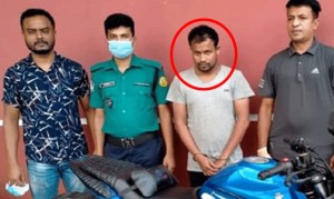 মোটরসাইকেল চুরির দায়ে ছাত্রলীগ কর্মী আটক