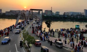 হাতিরঝিল ও চন্দ্রিমা উদ্যানে মানুষের ঢল