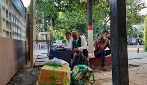 সঙ্কটে প্রবাসীরা, কোয়ারেন্টাইনের টাকা জোগাড় করছেন ধার-দেনায়